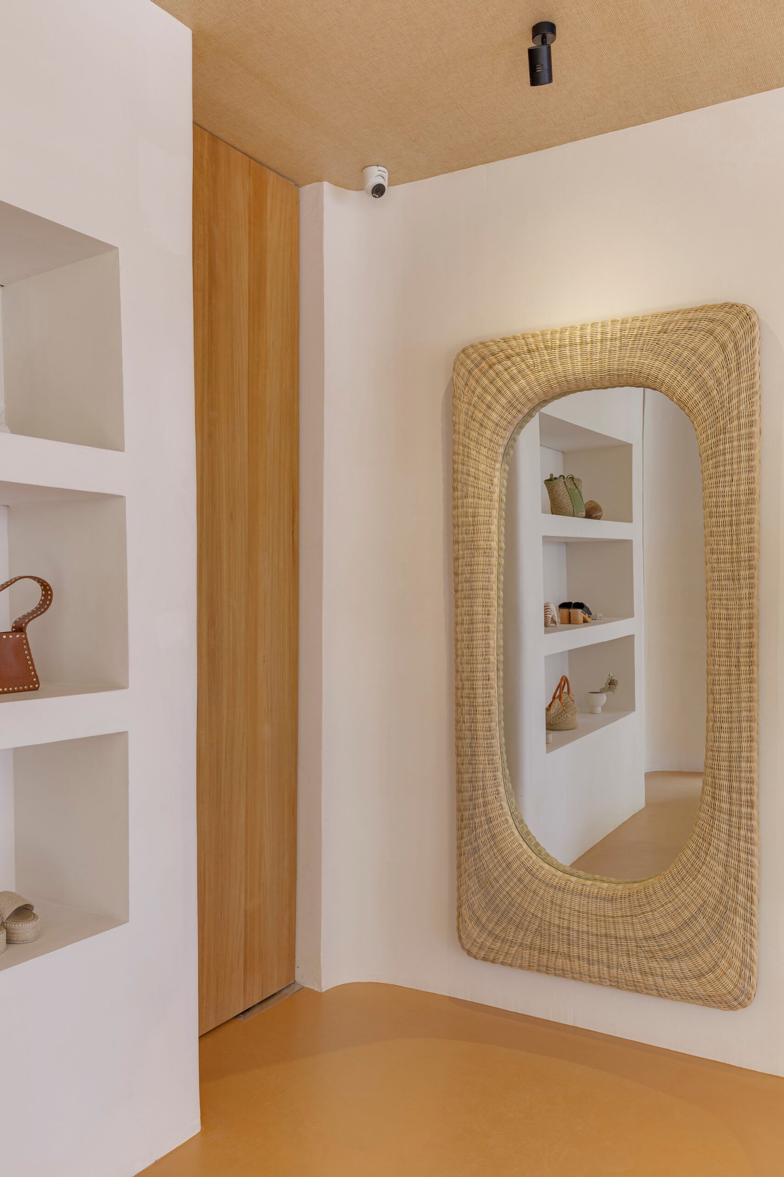 magali pascal store oberoi 24